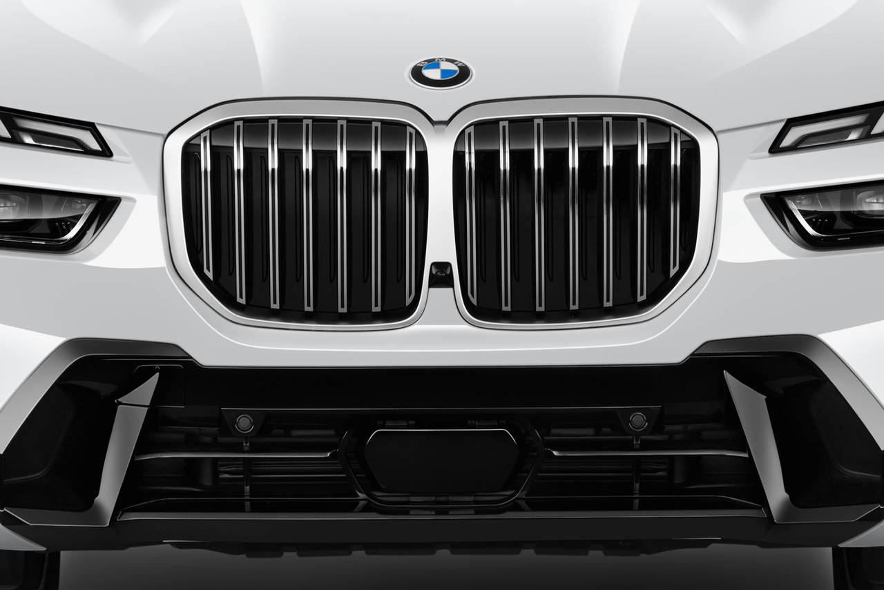 BMW X7 2024 image 1