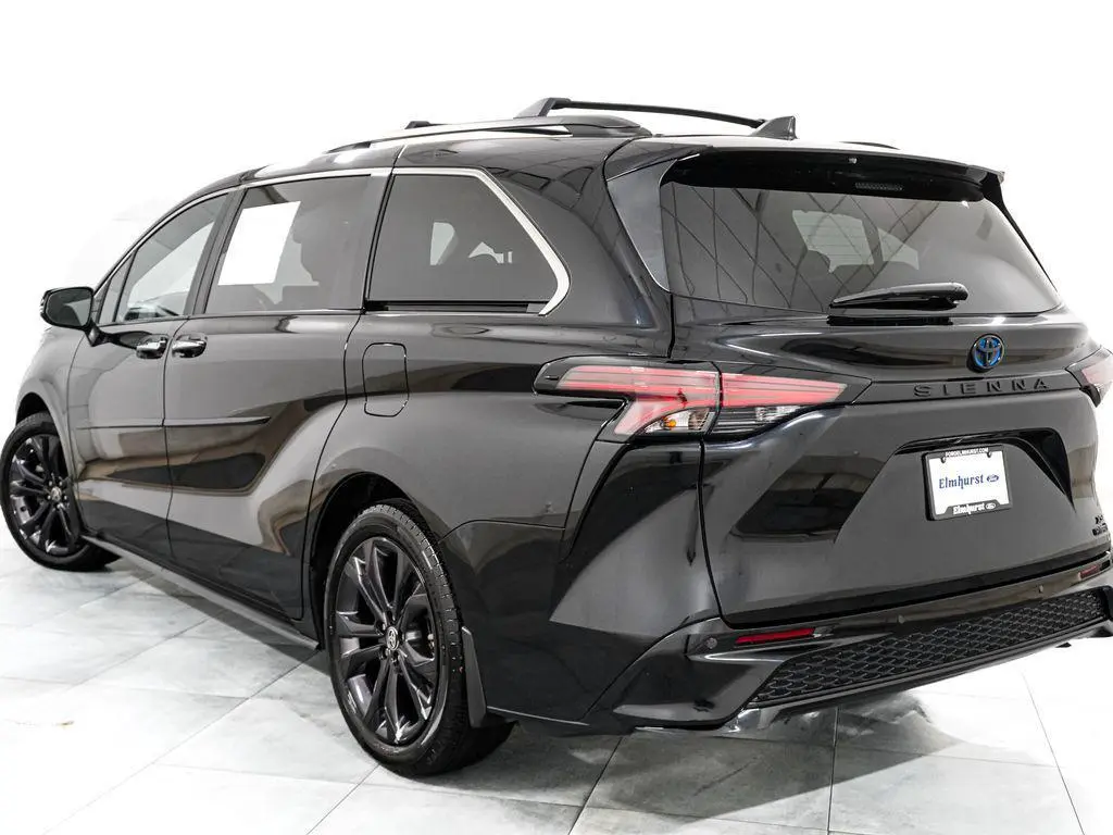 Toyota Sienna 2024 image 1